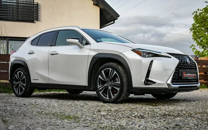 samochody osobowe Lexus UX cena 139000 przebieg: 99000, rok produkcji 2019 z Kutno